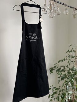 Sch&uuml;rze Hier wird mit Liebe gekocht