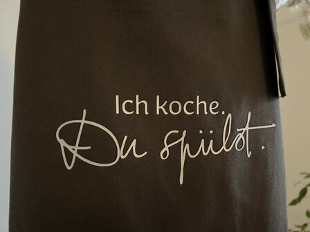 Sch&uuml;rze Ich koche du sp&uuml;lst