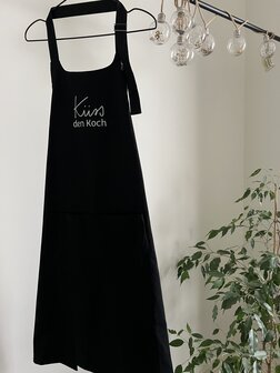 Sch&uuml;rze K&uuml;ss den Koch